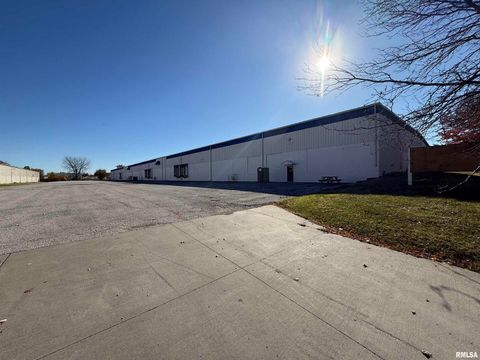 8201 W 42ND Street Rock Island IL 61201