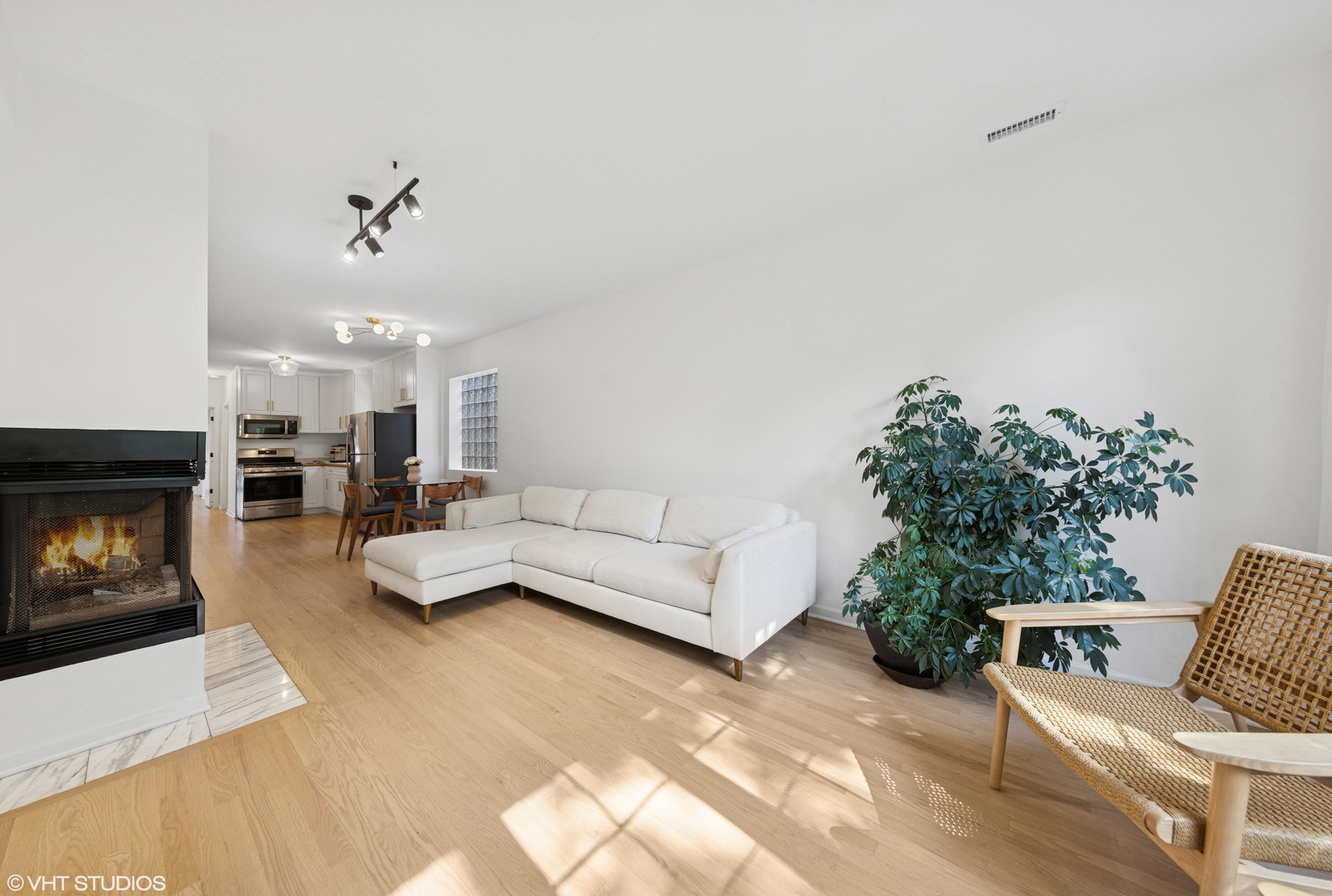1064 N Marshfield Avenue 2