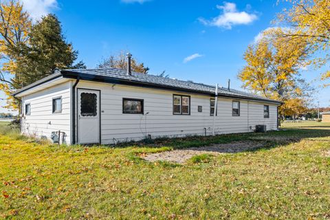 Tiny photo for 5827 E 3500s Road, St. Anne, IL 60964 (MLS # 12513875)