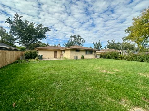 Tiny photo for 107 N Stevenson Lane, Mount Prospect, IL 60056 (MLS # 12497480)