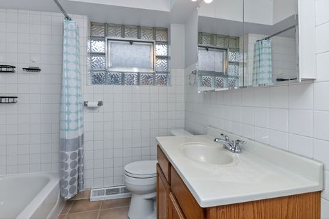 Tiny photo for 2832 W 100th Place, Evergreen Park, IL 60805 (MLS # 12524010)