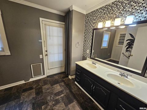 Tiny photo for 713 N 10TH Street, Mt Vernon, IL 62864 (MLS # EB460106)