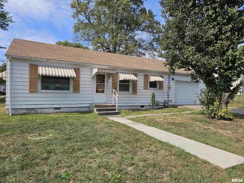 Tiny photo for 713 N 10TH Street, Mt Vernon, IL 62864 (MLS # EB460106)