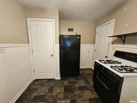 Tiny photo for 713 N 10TH Street, Mt Vernon, IL 62864 (MLS # EB460106)