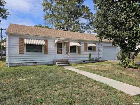 Tiny photo for 713 N 10TH Street, Mt Vernon, IL 62864 (MLS # EB460106)