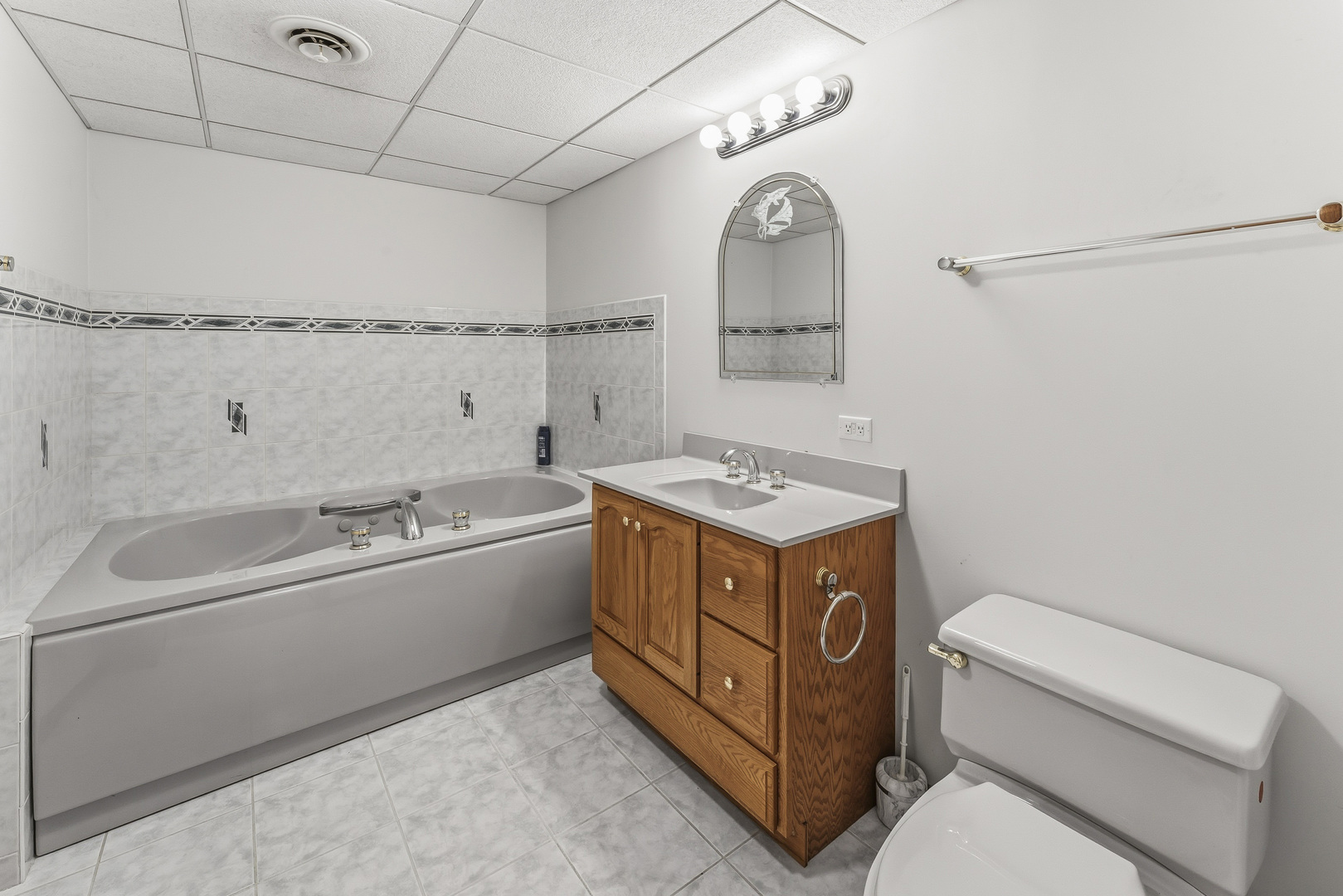 Palatine, Illinois 60067, United States, 4 Bedrooms Bedrooms, ,4 BathroomsBathrooms,Residential,Active,243043