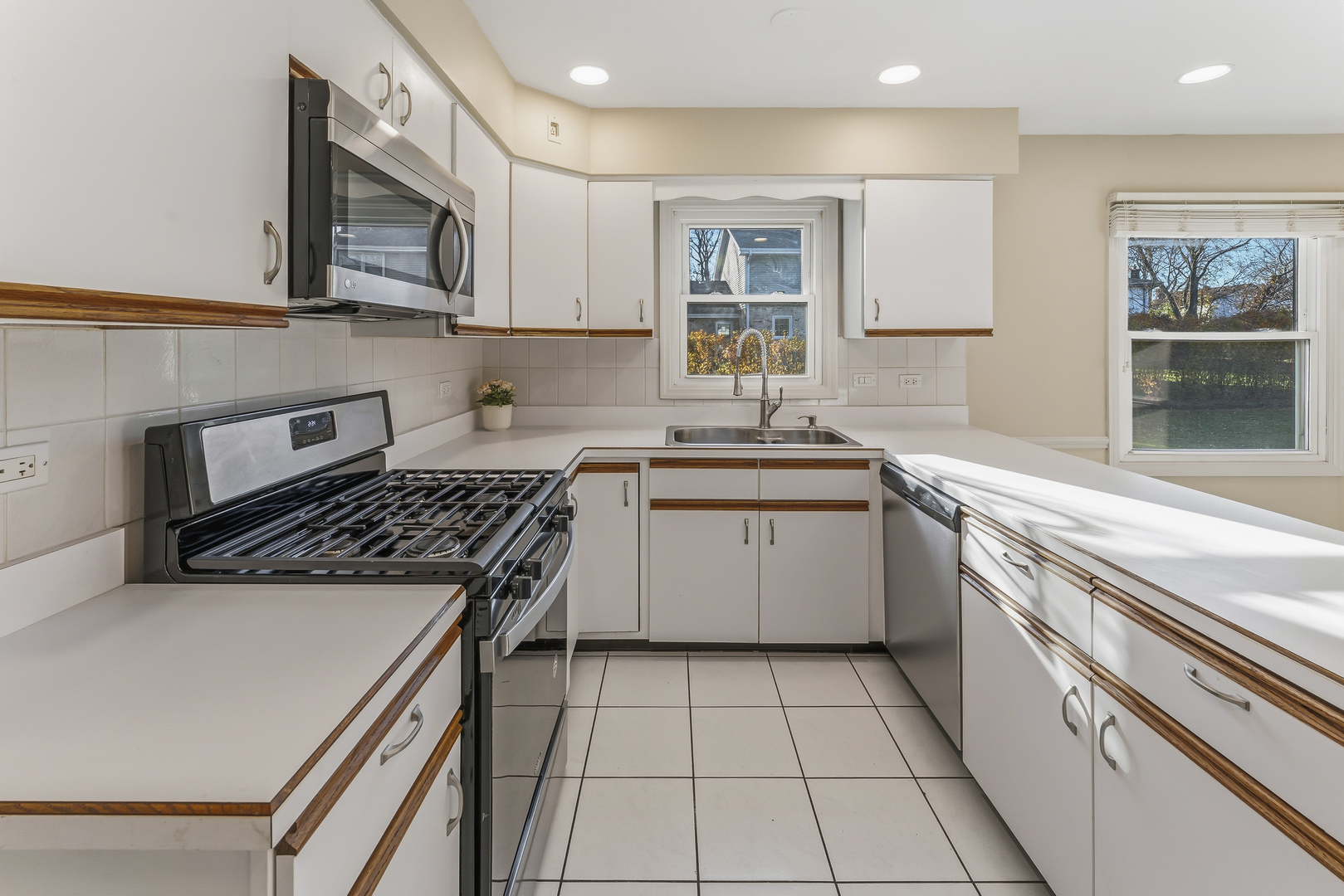 Palatine, Illinois 60067, United States, 4 Bedrooms Bedrooms, ,4 BathroomsBathrooms,Residential,Active,243043