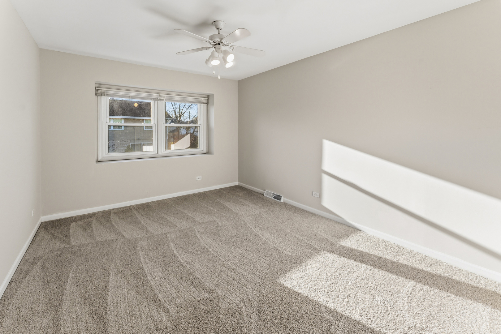 Palatine, Illinois 60067, United States, 4 Bedrooms Bedrooms, ,4 BathroomsBathrooms,Residential,Active,243043