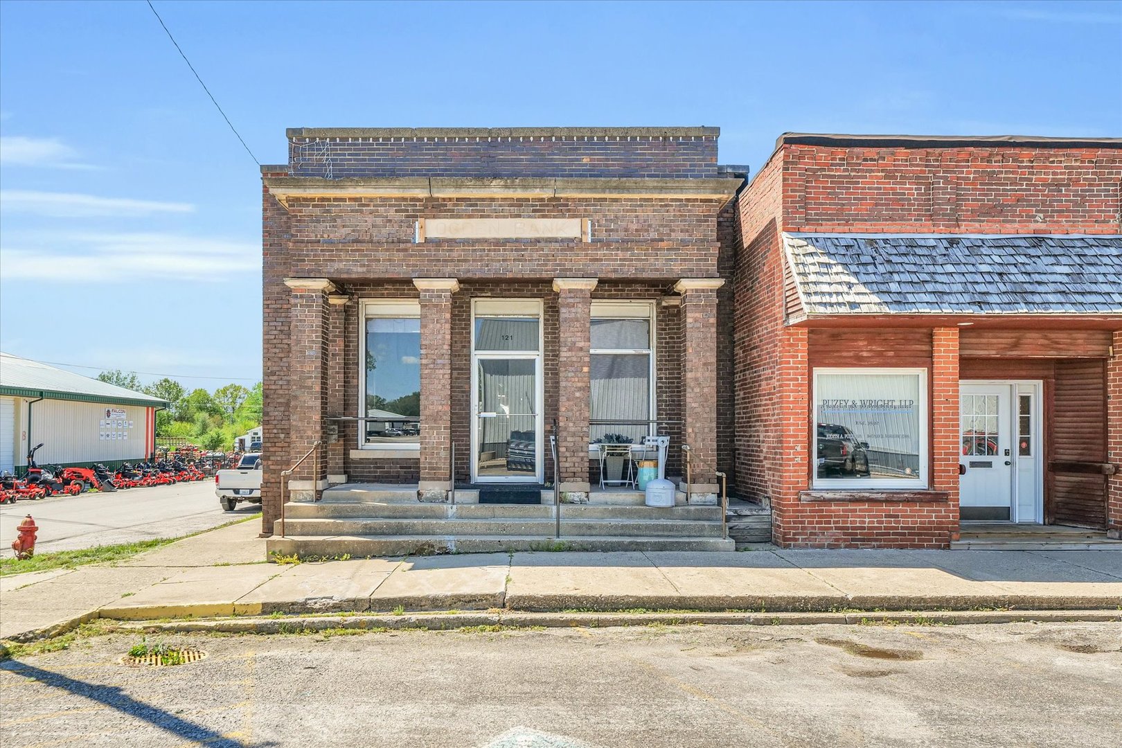 121 S East Avenue