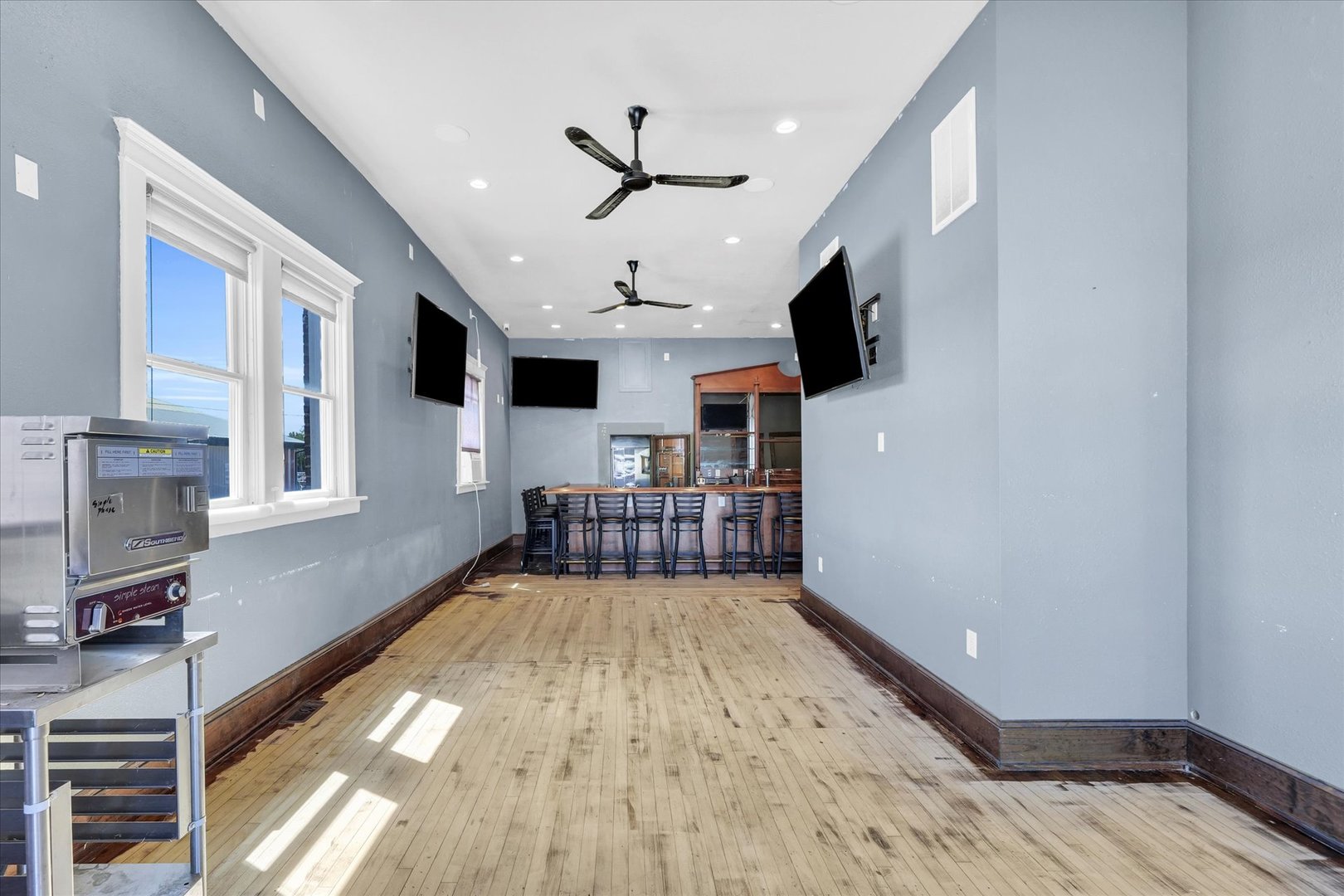 121 S East Avenue