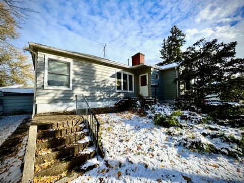 Photo of 321 Woodbridge Street, Des Plaines, IL 60016 (MLS # 12515174)