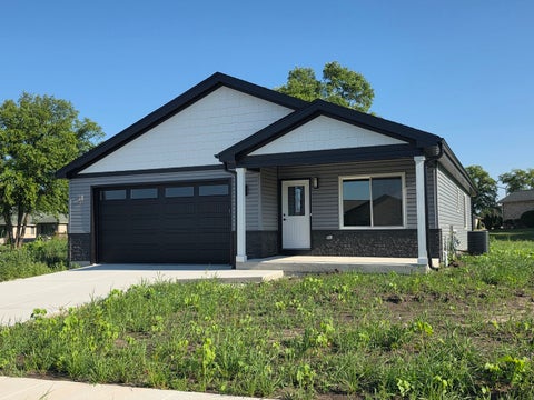 Tiny photo for 410 E Butler Avenue, Grant Park, IL 60940 (MLS # 12770636)