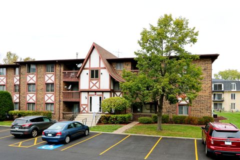 Photo of 10400 Circle Drive S #102, Oak Lawn, IL 60453 (MLS # 12499048) Photo of 10400 Circle Drive S #102, Oak Lawn, IL 60453 (MLS # 12499048)