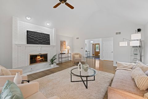 Tiny photo for 911 Red Fox Lane, Oak Brook, IL 60523 (MLS # 12445573)