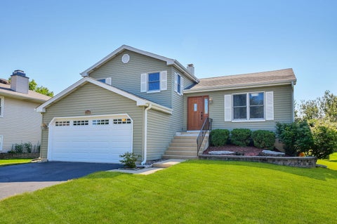 Photo of 2268 Salisbury Drive, Naperville, IL 60565 (MLS # 12720843)
