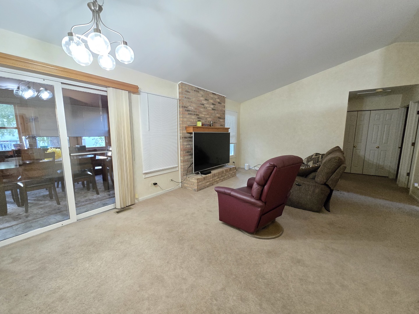 525 OLD COUNTRY Way