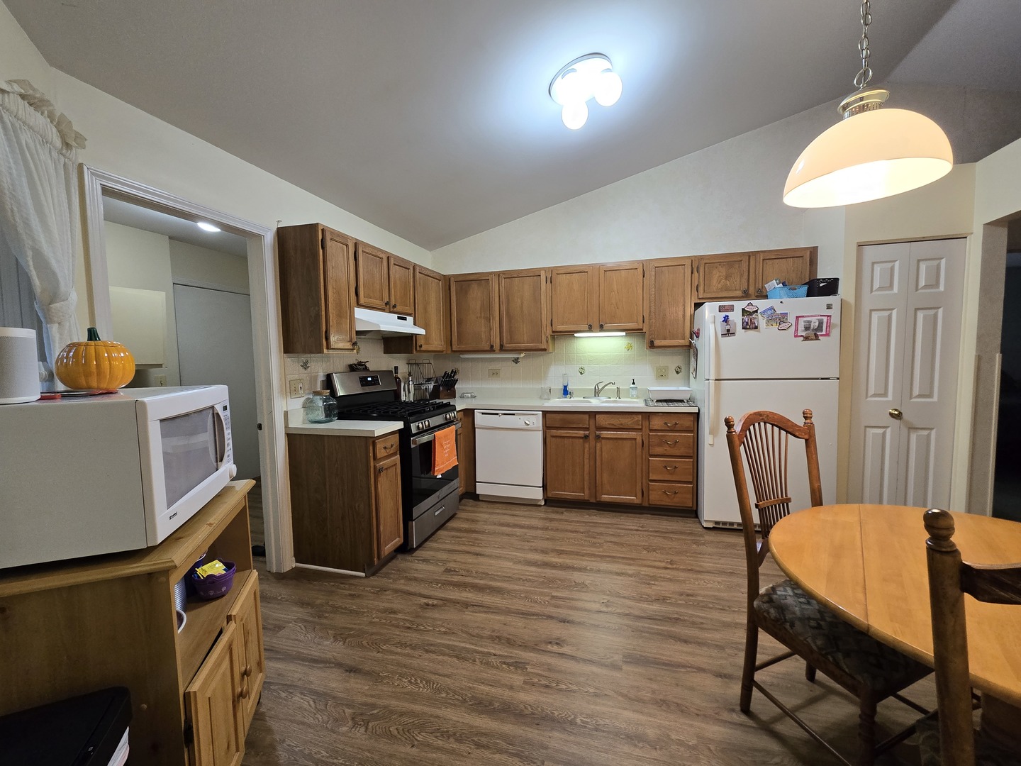 525 OLD COUNTRY Way