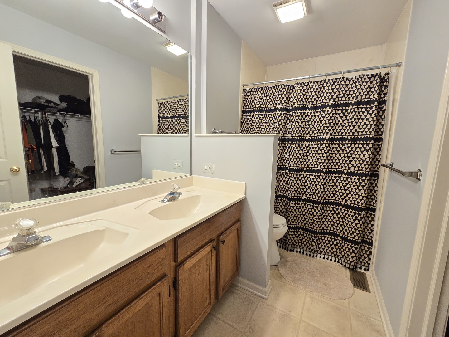 525 OLD COUNTRY Way