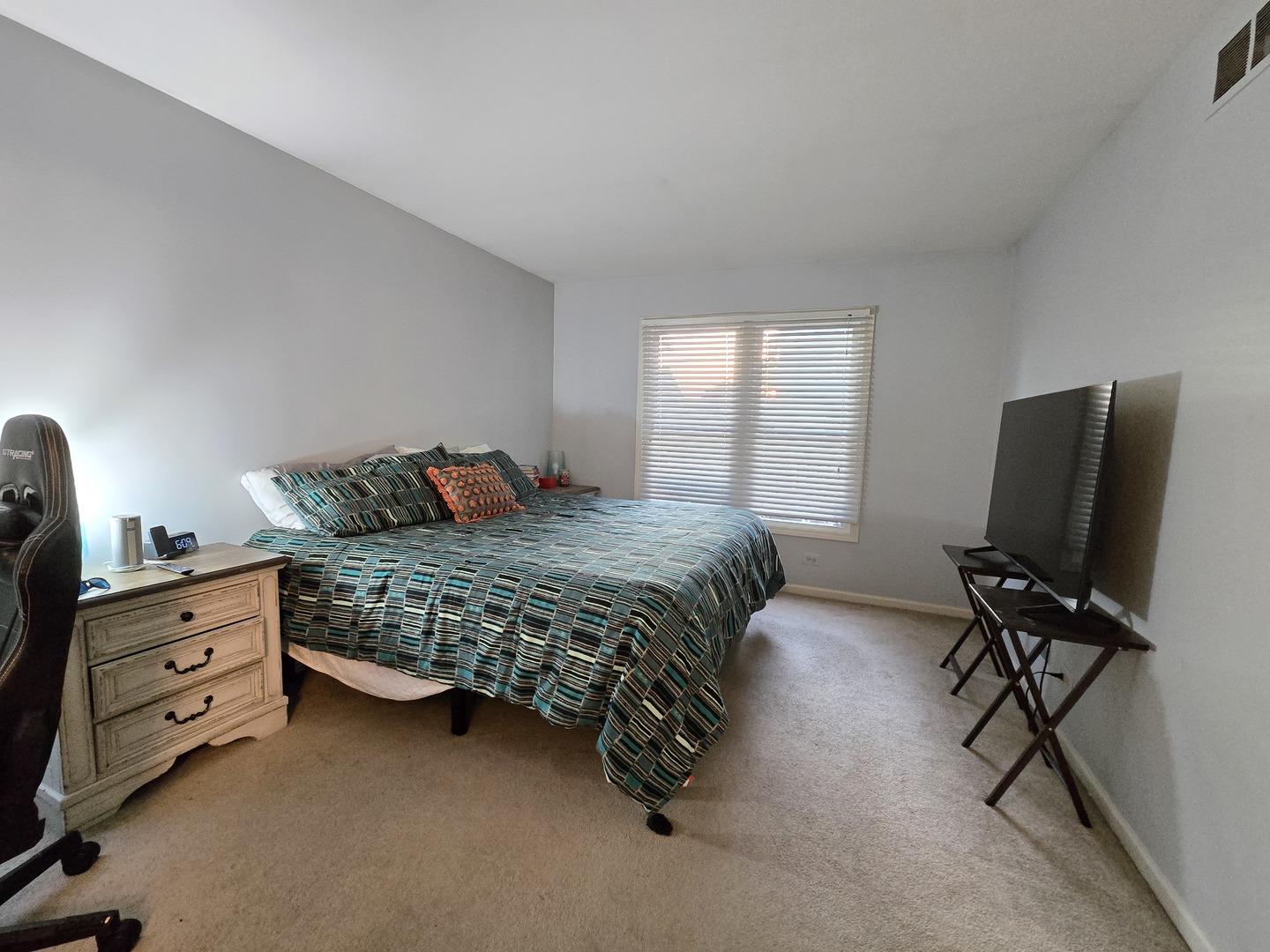 525 OLD COUNTRY Way