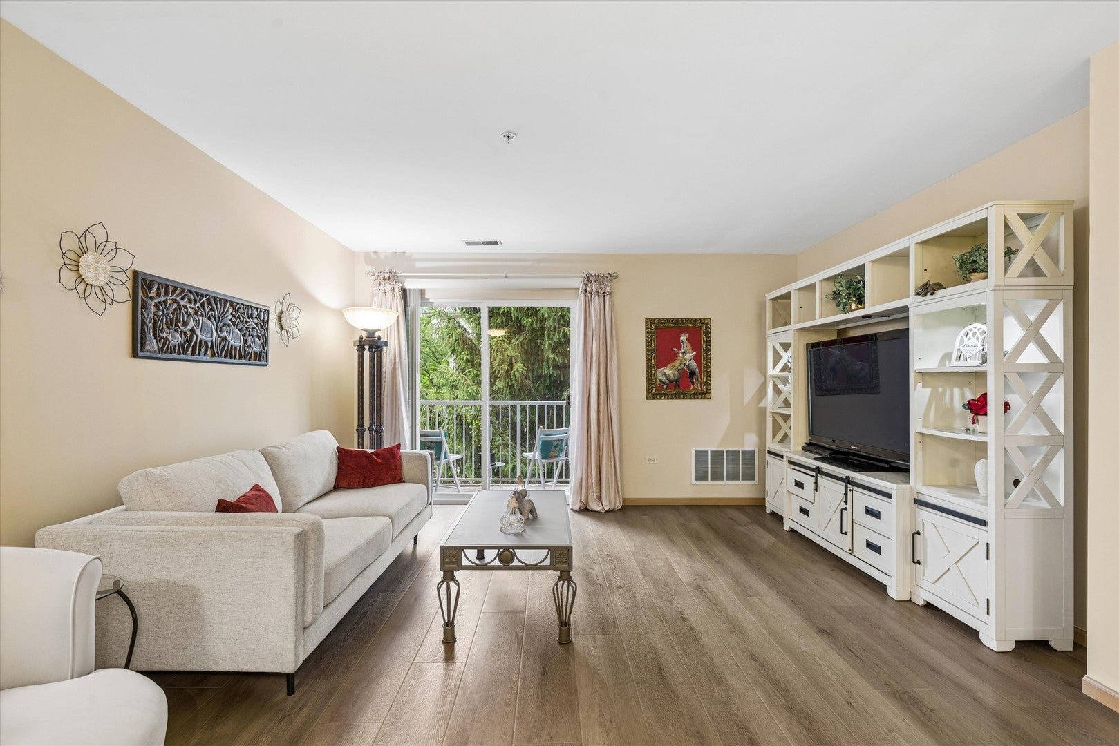 605 Barrington Avenue 332