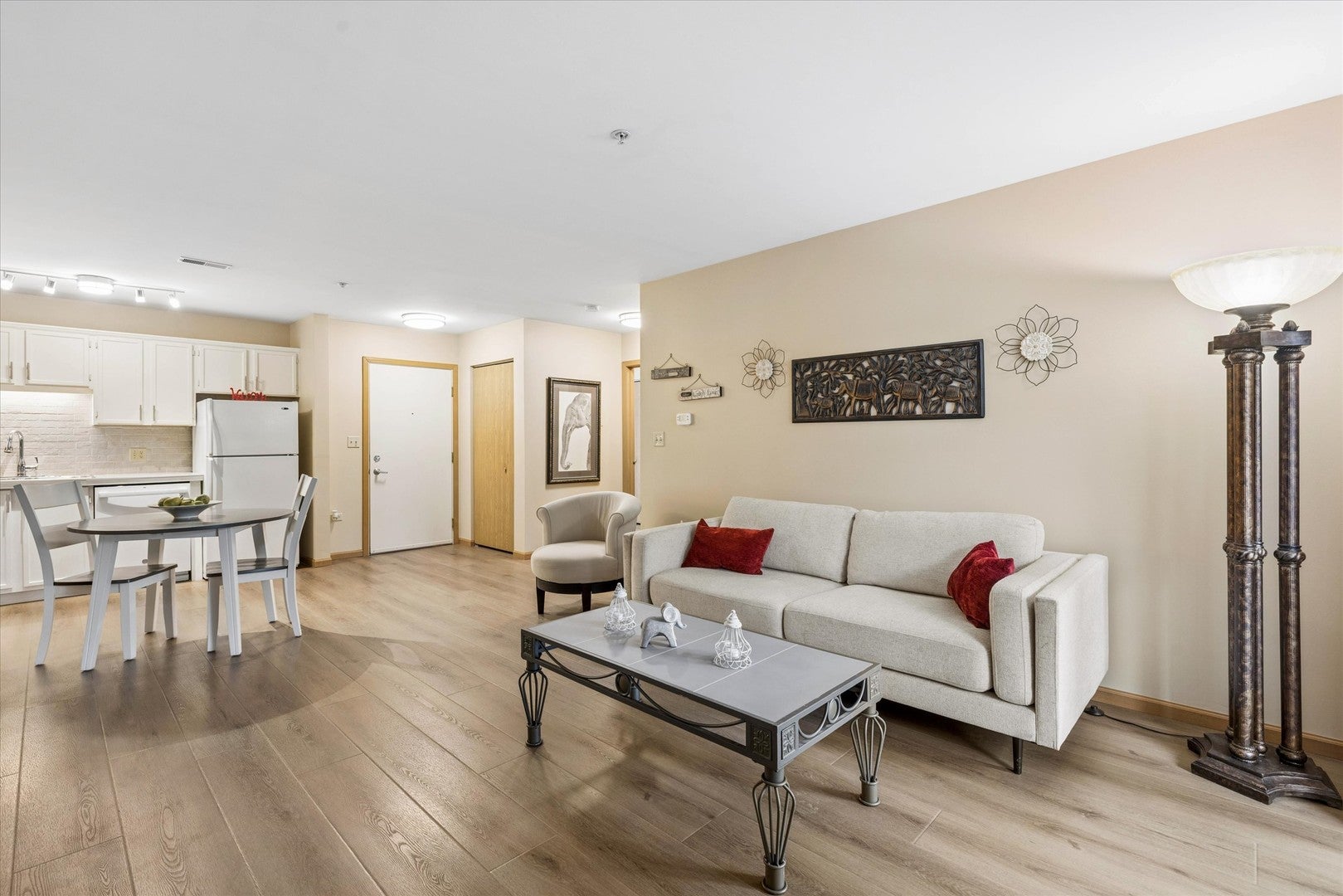 605 Barrington Avenue 332
