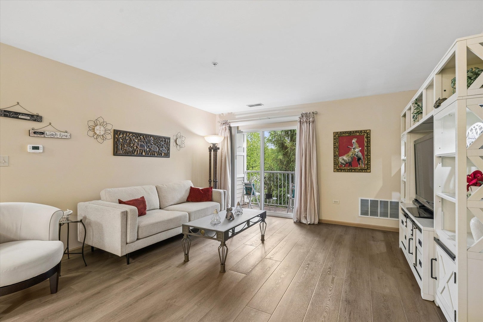 605 Barrington Avenue 332