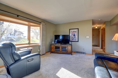 Tiny photo for 320 10th Street, Fulton, IL 61252 (MLS # 12586165)