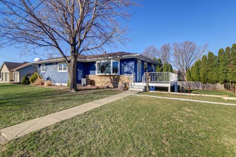Tiny photo for 320 10th Street, Fulton, IL 61252 (MLS # 12586165)