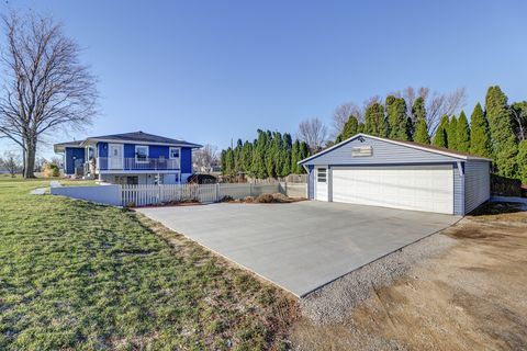 Tiny photo for 320 10th Street, Fulton, IL 61252 (MLS # 12586165)