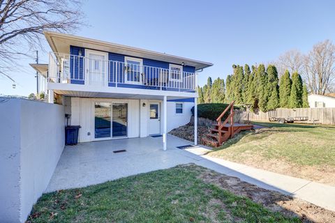 Tiny photo for 320 10th Street, Fulton, IL 61252 (MLS # 12586165)