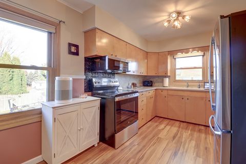 Tiny photo for 320 10th Street, Fulton, IL 61252 (MLS # 12586165)