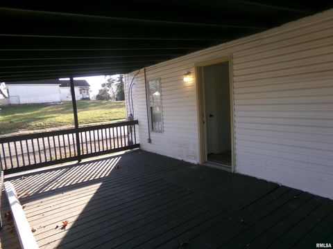 Tiny photo for 402 N Cochran Street, West Frankfort, IL 62896 (MLS # QC4270110)