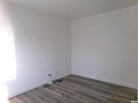 Tiny photo for 402 N Cochran Street, West Frankfort, IL 62896 (MLS # QC4270110)