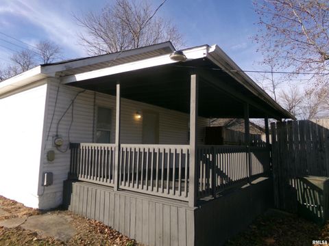 Tiny photo for 402 N Cochran Street, West Frankfort, IL 62896 (MLS # QC4270110)