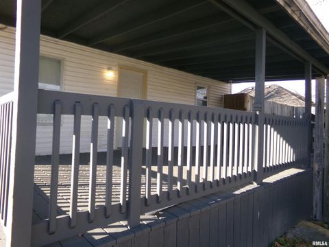 Tiny photo for 402 N Cochran Street, West Frankfort, IL 62896 (MLS # QC4270110)