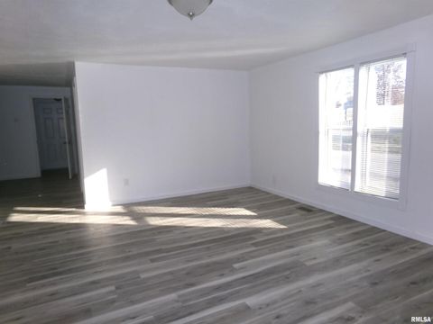 Tiny photo for 402 N Cochran Street, West Frankfort, IL 62896 (MLS # QC4270110)