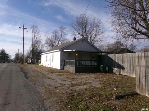 Tiny photo for 402 N Cochran Street, West Frankfort, IL 62896 (MLS # QC4270110)