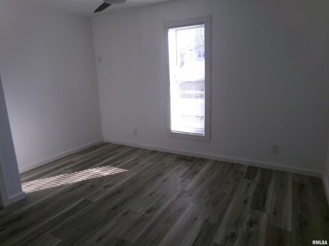 Tiny photo for 402 N Cochran Street, West Frankfort, IL 62896 (MLS # QC4270110)