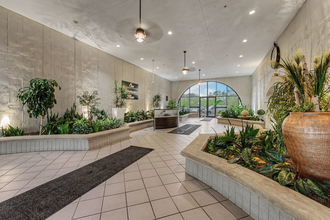 1 Renaissance Place 1105