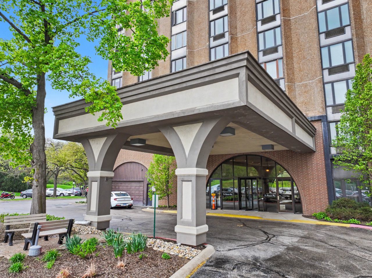 1 Renaissance Place 1105
