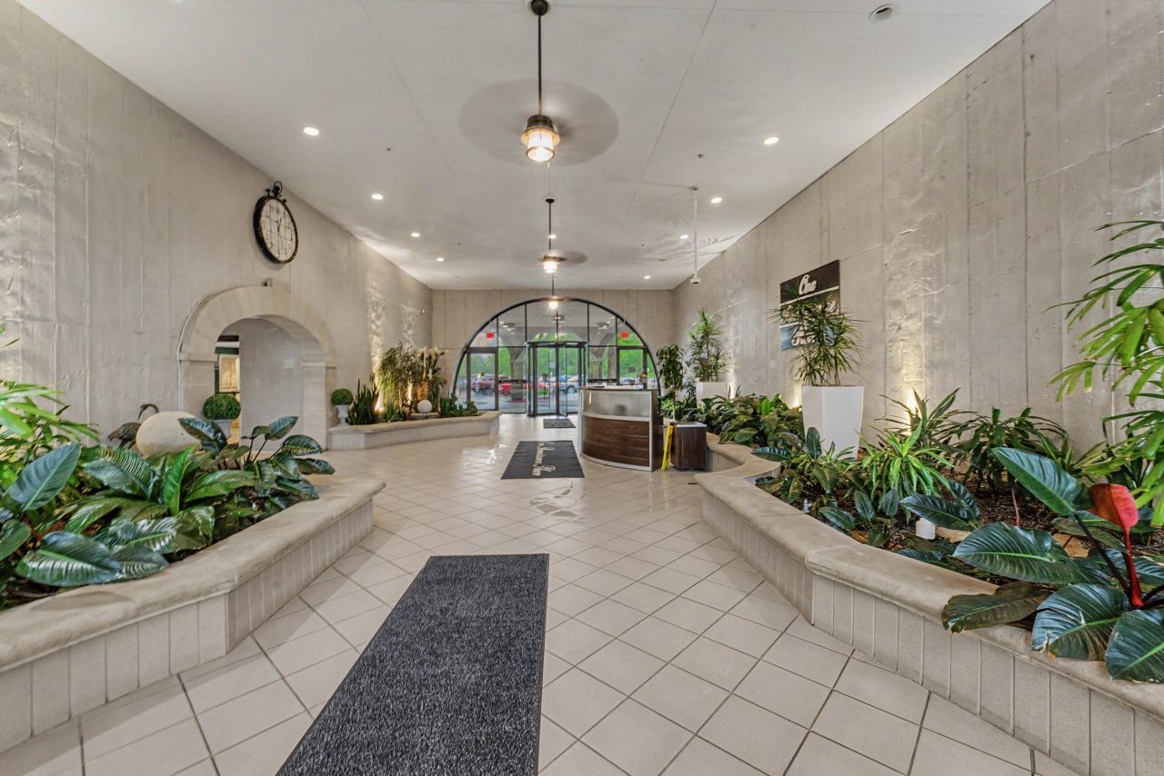 1 Renaissance Place 1105