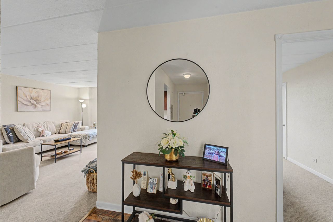 1 Renaissance Place 1105