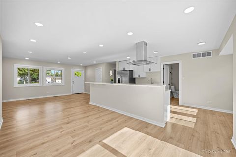 Tiny photo for 1420 Cooper Road, Hoffman Estates, IL 60169 (MLS # 12677770)