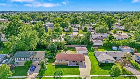 Tiny photo for 1420 Cooper Road, Hoffman Estates, IL 60169 (MLS # 12677770)