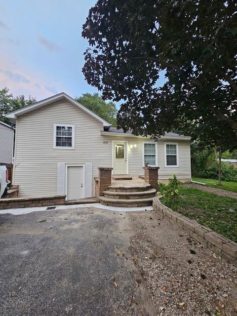 238 S Sheridan Road Lakemoor IL 60050