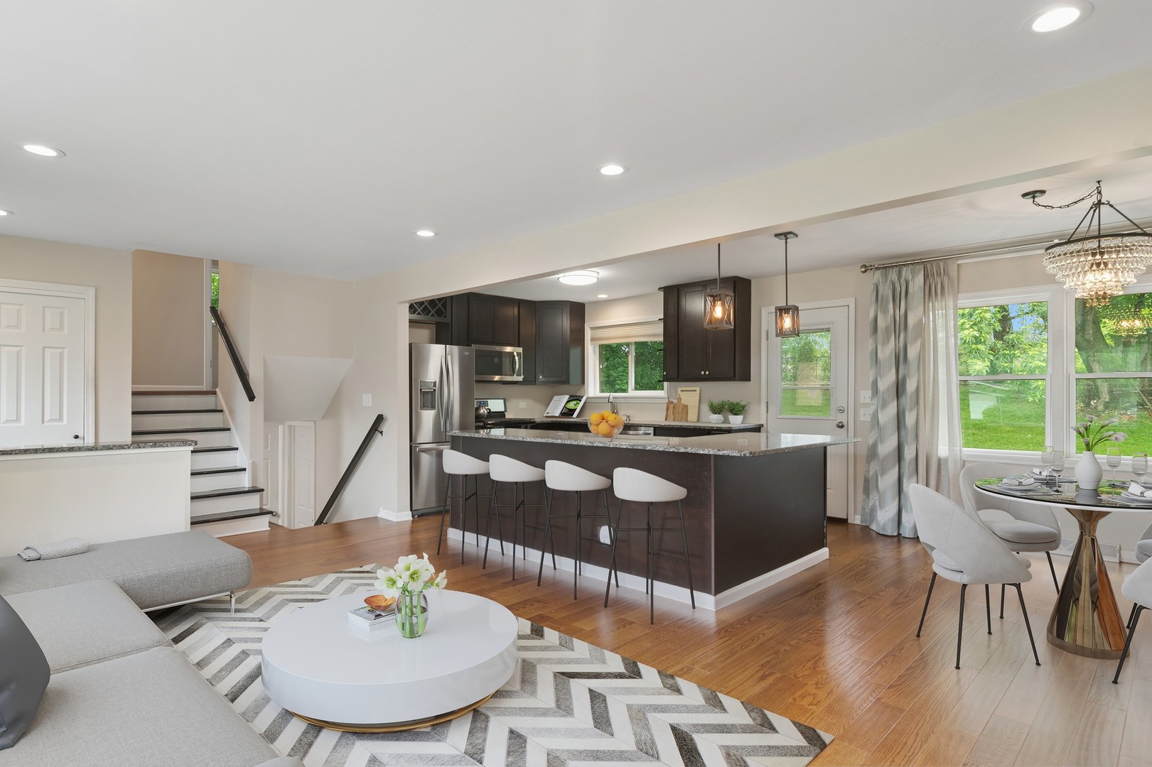 354 W Pleasant Hill Boulevard