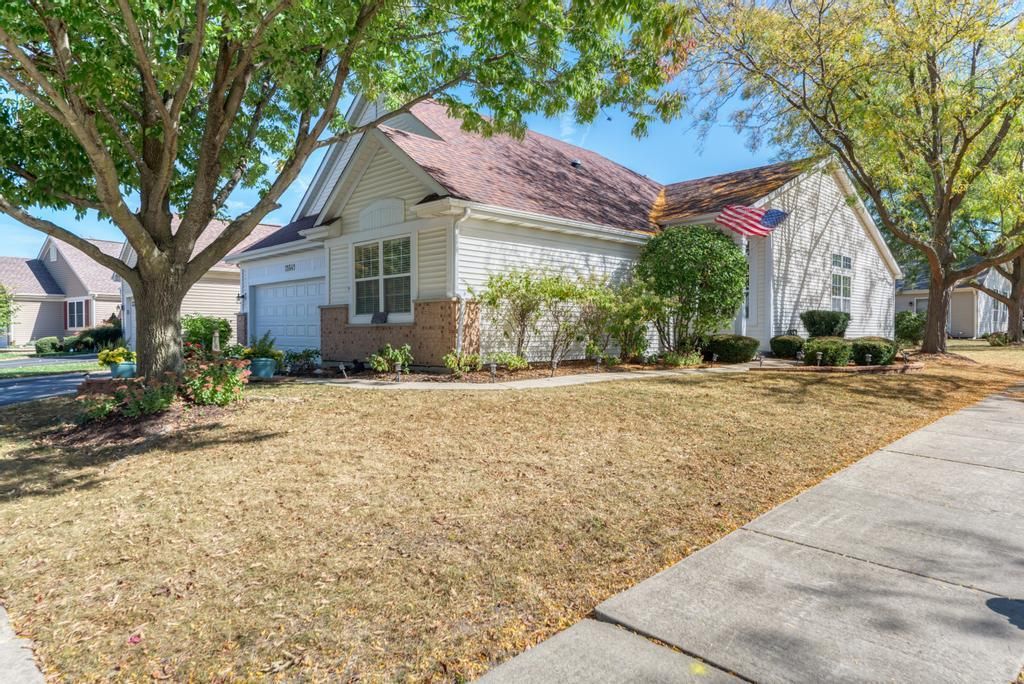 Photo for 21649 W Larch Drive, Plainfield, IL 60544 (MLS # 12488103)