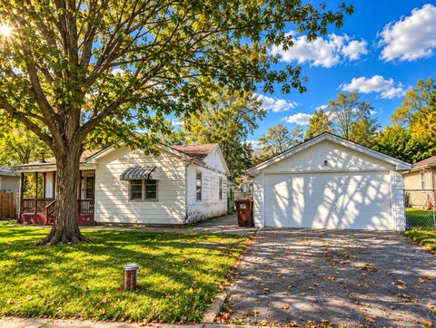 Photo of 18728 Harding Avenue, Flossmoor, IL 60422 (MLS # 12791832)