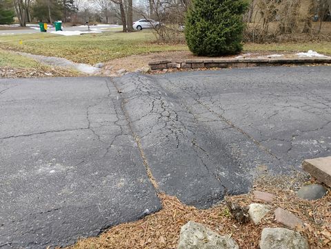 Tiny photo for 21 Sequoia Road, Hawthorn Woods, IL 60047 (MLS # 12535754)