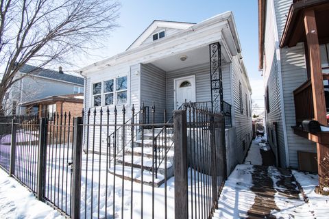 Photo of 10516 S Avenue L, Chicago, IL 60617 (MLS # 12558875)